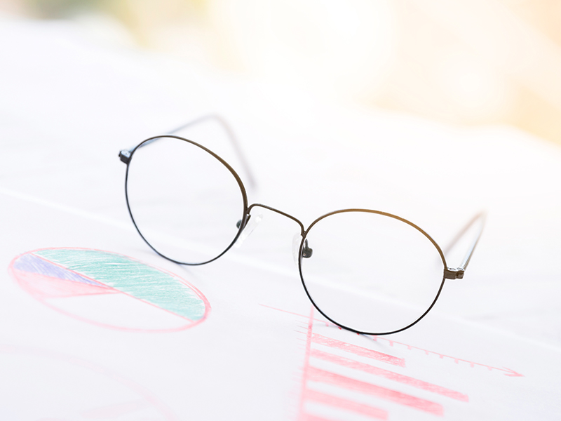 glasses-office-desktop